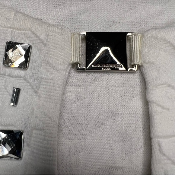 Karl‎ Lagerfeld white jeweled neck sleeveless shirt poly blend women's 2x - Picture 3 of 11